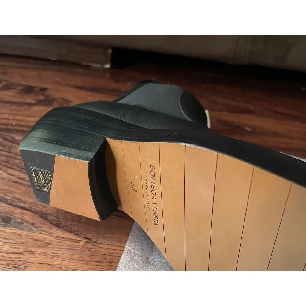 $1,800 NIB Bottega Veneta Black Leather Block Heel Chelsea Boots Size 38(5)